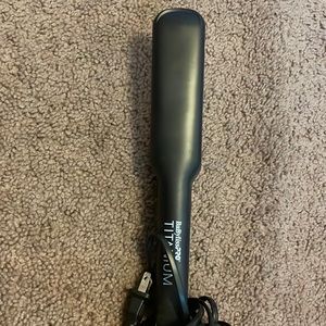 BaBylissPro titanium flat iron